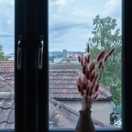 Gray - 2 Bedroom Luxury By Mint